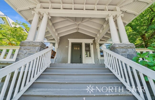 Building Photo - Spectacular NW 23rd Condominium