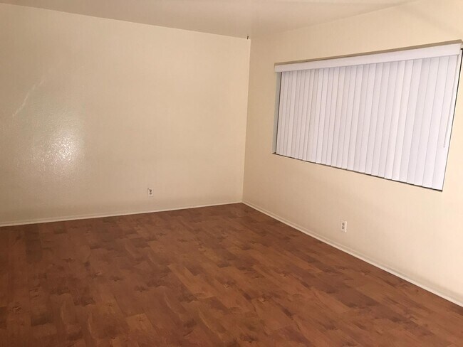 Building Photo - 8411 Balboa Blvd