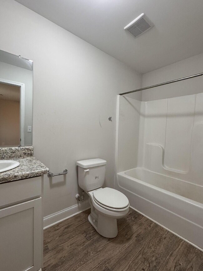 Foto del edificio - Inquire today on how to get FREE rent!