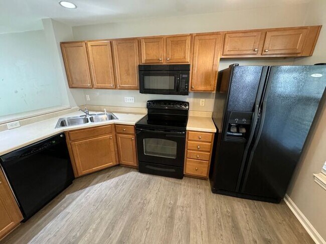 Building Photo - Charming North Raleigh Townhome!