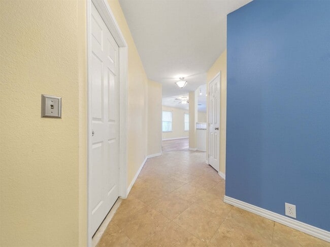 Building Photo - 4927 Deep Glen Ln