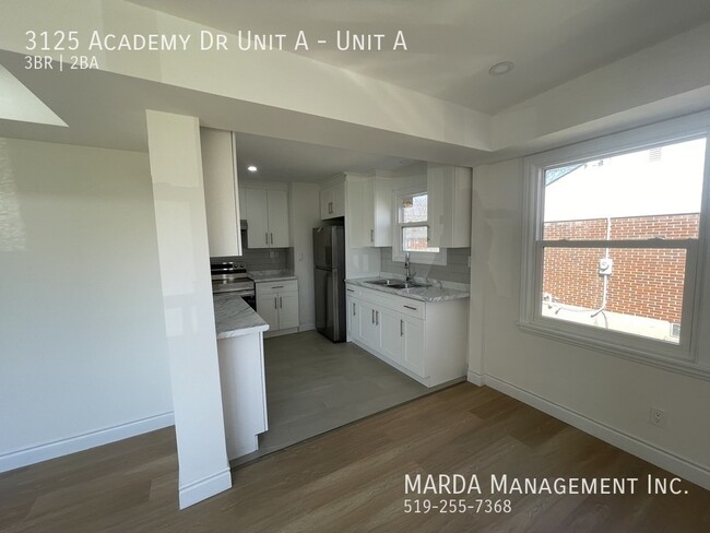 Photo du bâtiment - SPACIOUS 3BEDROOM/1.5 BATHROOM MAIN UNIT P...