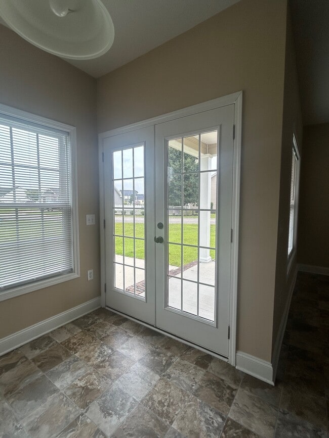 Building Photo - 107 Silver Peak Dr