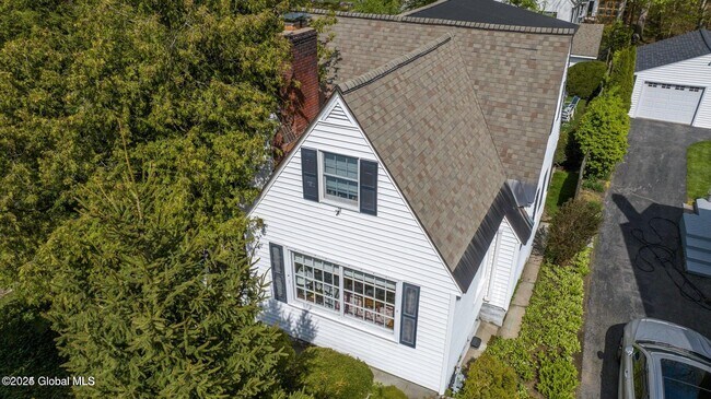 Foto del edificio - 34 Pinewood Ave