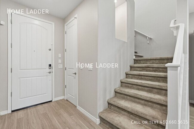 Building Photo - 9504 E Theia Dr