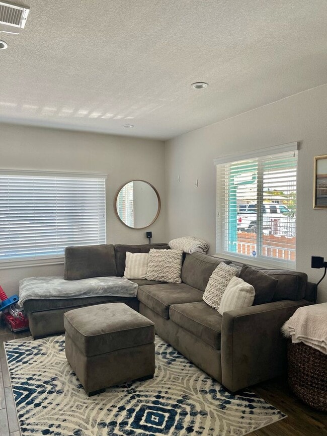 Building Photo - SAN JOSE - Remodeled Spacious One Bedroom