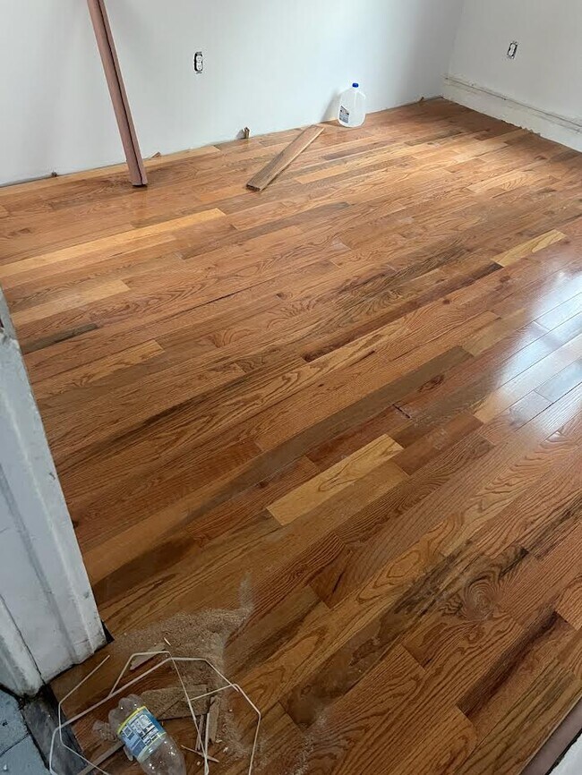 Hardwood floors - 150 Paine Ave