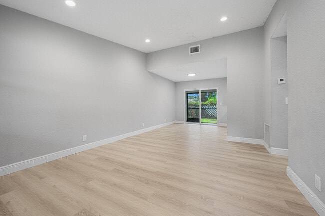 Building Photo - 4670 Grove St