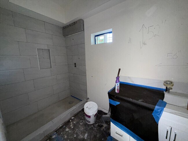 Foto del edificio - Newly Remodeled 7 room house on Ewing St