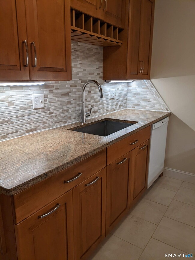 Building Photo - 95 -2B Woodsedge Dr