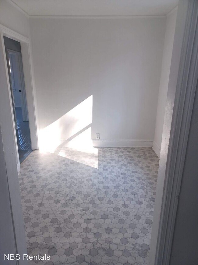 Foto del edificio - 2 br, 1 bath House - 301 Dudley Street