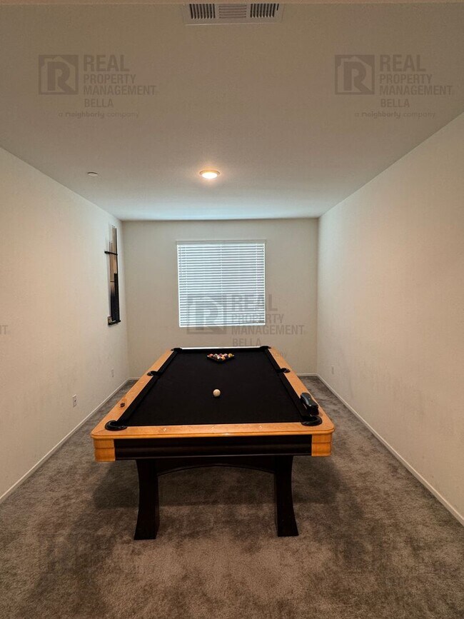 Foto del edificio - Beautiful 3 Bed, 2 Bath Single-Story Home in McSweeny Farms with Open-Concept Living