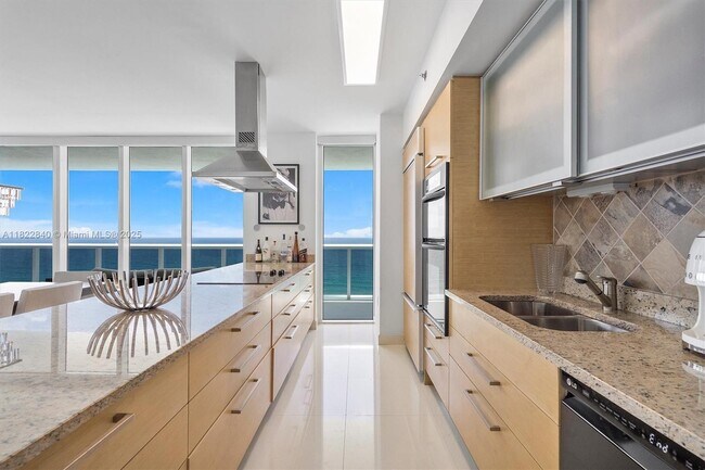 Building Photo - 1830 S Ocean Dr