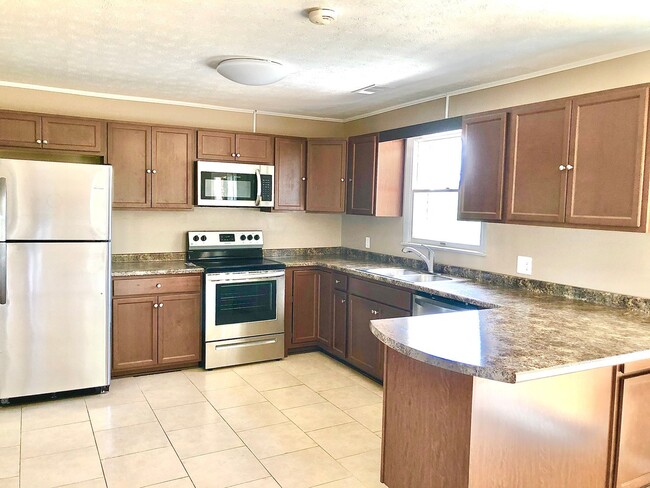 Building Photo - 4 Bdrm/2 Bath Home   ?   Kingsport TN