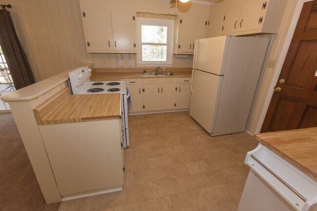 Photo - Cozy home minutes away from campus!