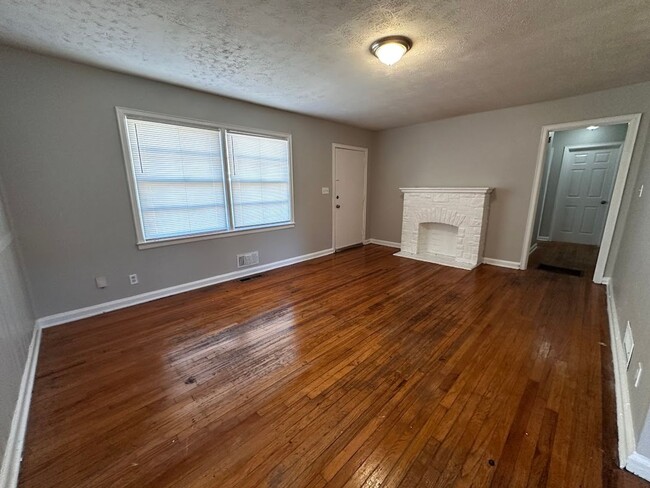 Foto del edificio - 3 bed 1 bath property in Decatur!!