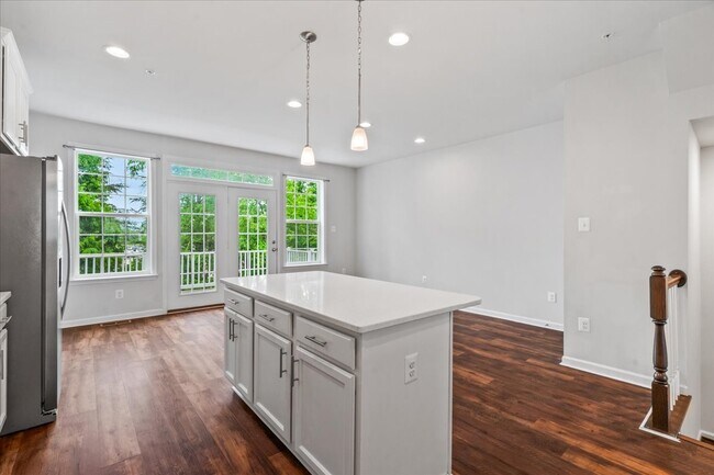 Building Photo - 309 Spring Bank Way