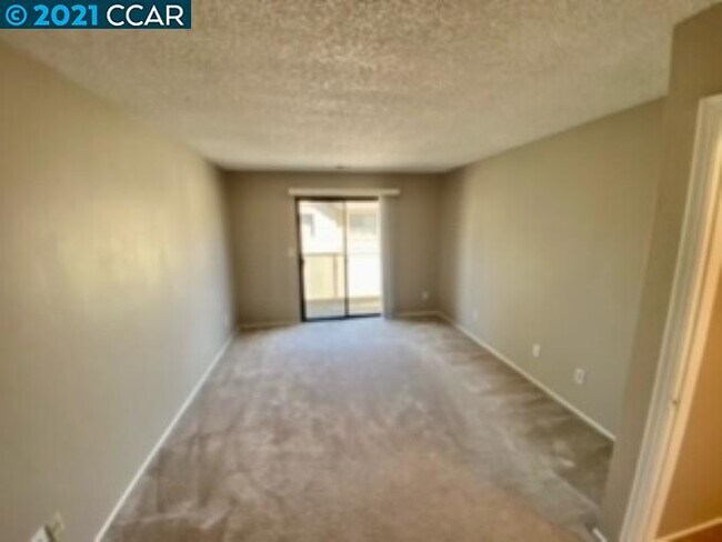 Building Photo - 3040 Fostoria Cir