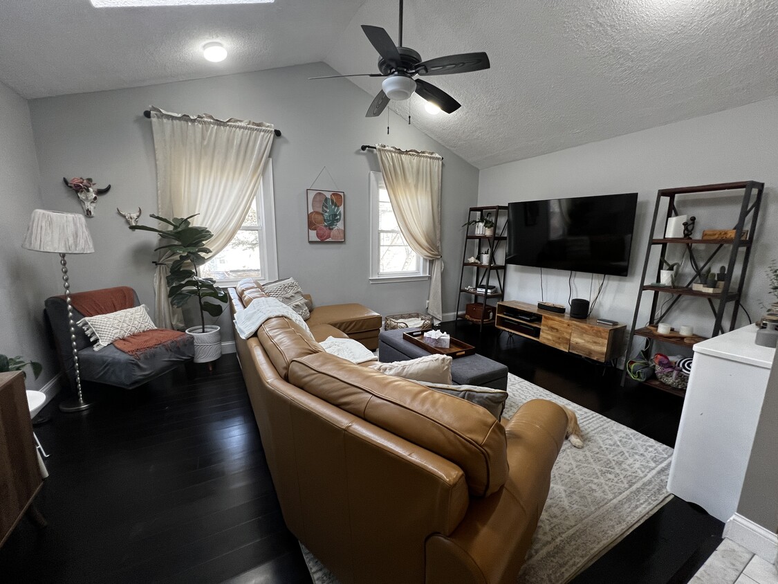 Primary Photo - 81 Morton Ave