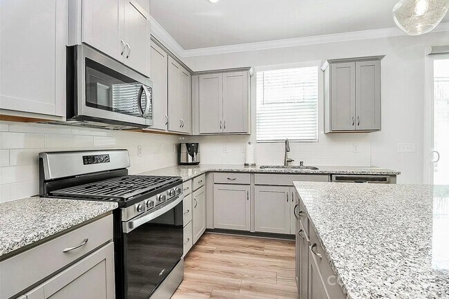 Foto del edificio - 16042 Red Buckeye Ln