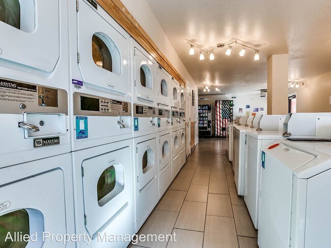Foto del edificio - 1 br, 1 bath Apartment - 3451 SE 44th St.