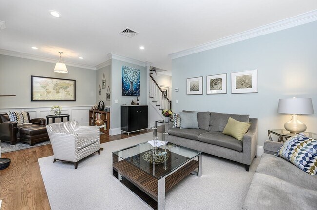 Foto del edificio - 56 Waverley Ave