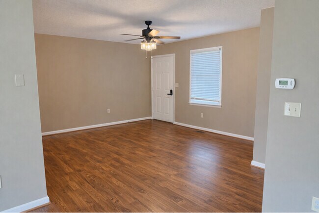 Foto del edificio - 109 Watzel Ln