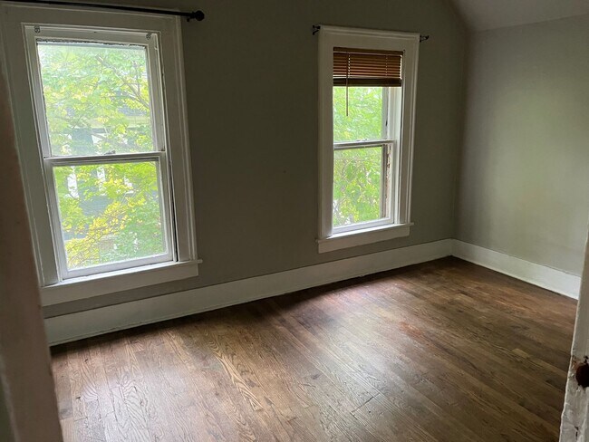 Foto del edificio - 807 Hawley Ave