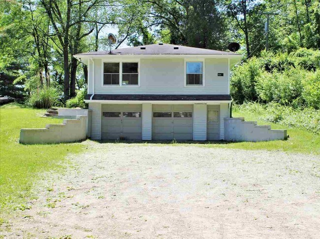 Building Photo - 1556 Rochester Rd