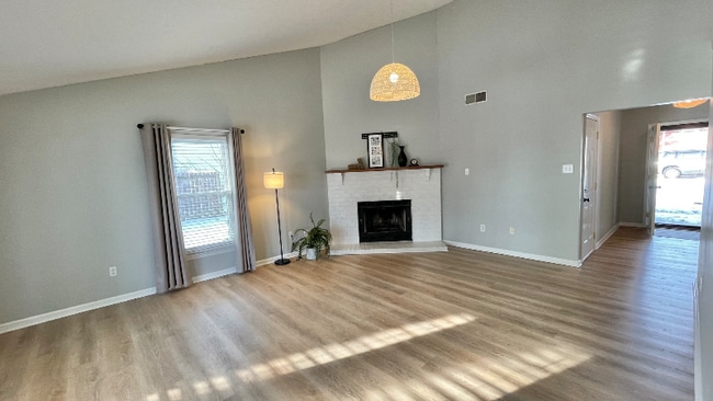 Building Photo - 209 Hutchins Dr