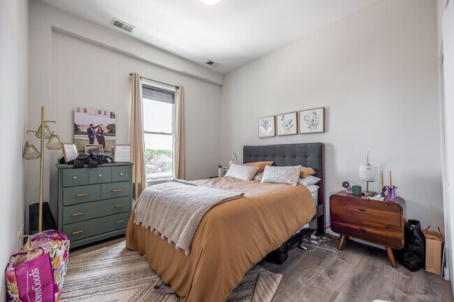 Foto del edificio - 2251 W Lawrence Ave