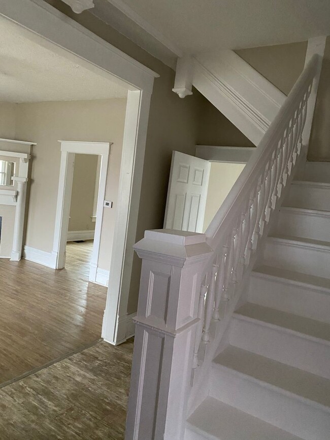 Building Photo - 635 E Wheeling St