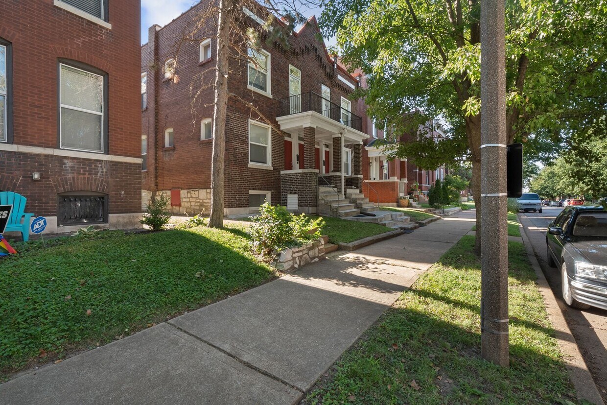 Primary Photo - 2216-2218 Indiana Ave