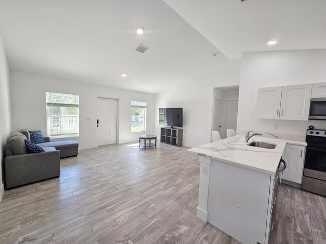 Foto del edificio - 2447 NW 5th St
