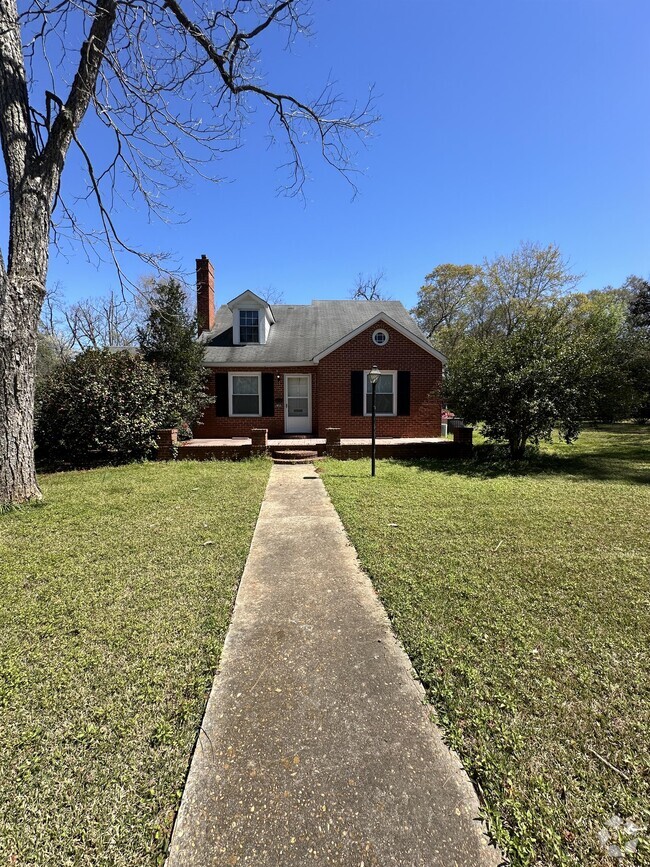 912 Hancock Dr