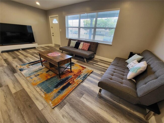 Foto del edificio - 5624 Lime Way