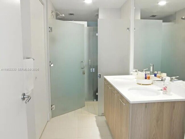 Foto del edificio - 501 NE 31st St