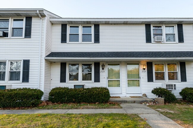 Foto del edificio - 252 Harrisville Rd