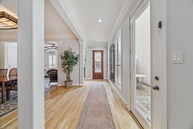 Foto del edificio - 523 Archwood Trail