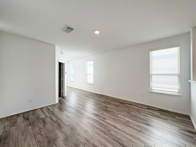 Foto del edificio - 217 English Oak St