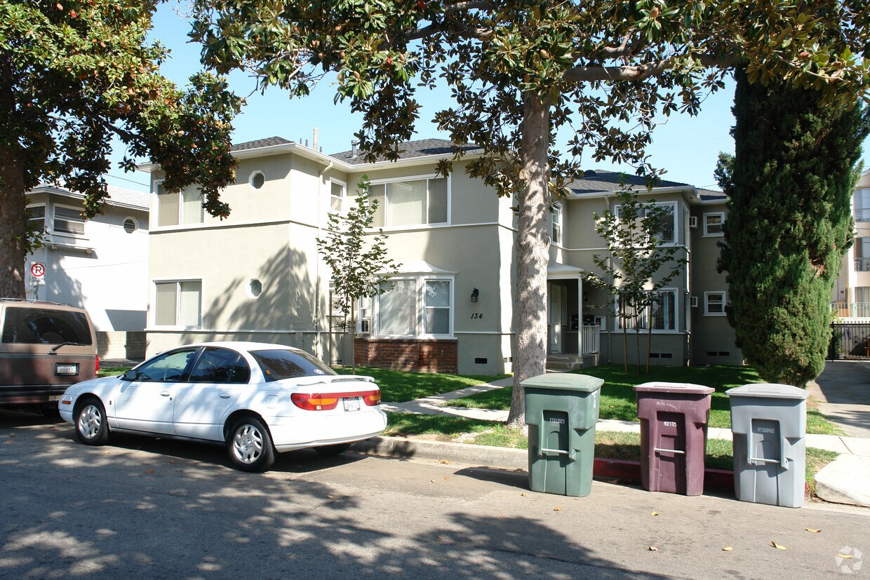 Primary Photo - 132-134 Lukens Pl