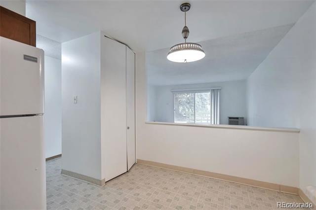 Foto del edificio - 9340 E Center Ave