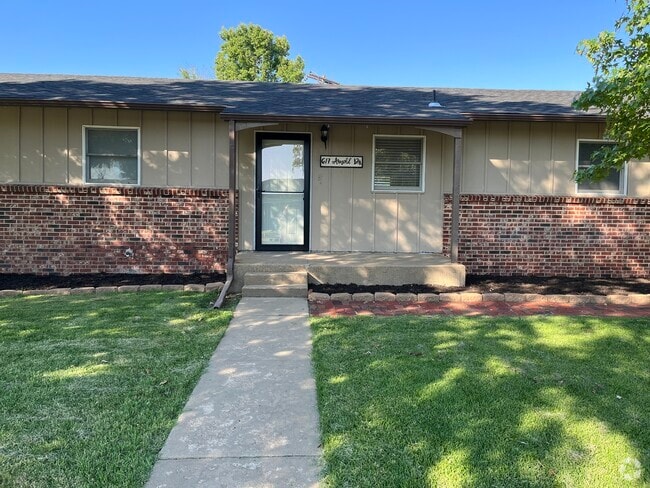 Building Photo - 617 Arnold Dr