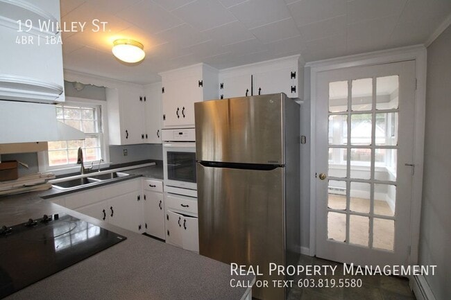 Building Photo - Pet Friendly 4 Bedroom Cape in Convenient ...