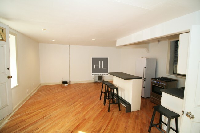 Building Photo - 200 Adelphi St