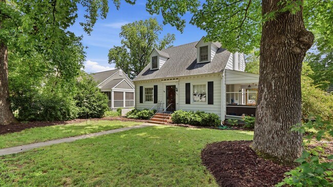 Foto del edificio - Heart of Woodland Heights just blocks from JRPS, Renovated 2BR / 1.5BA home with gardens