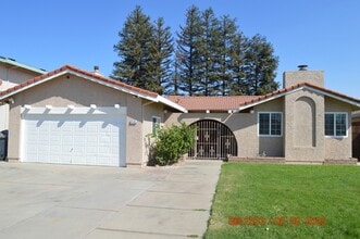 Building Photo - 1125 W Tuolumne Rd