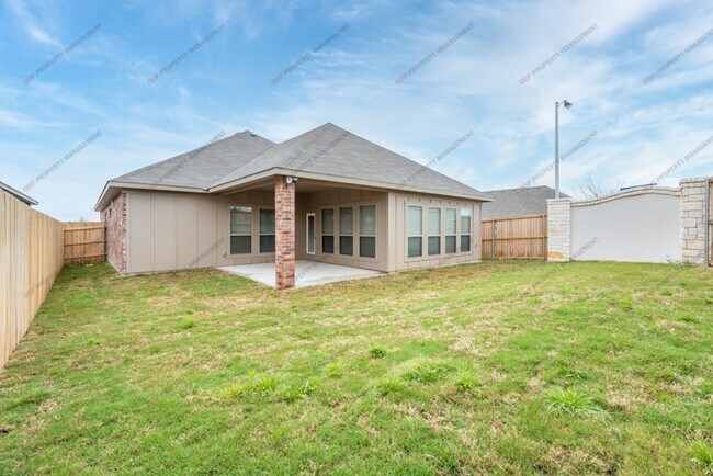 Foto del edificio - 742 Friar Tuck Dr
