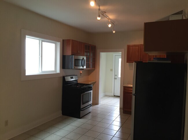 Building Photo - 1384 Pocono St