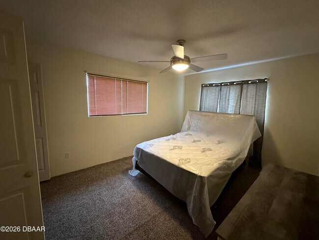 Building Photo - 400 Oakridge Blvd